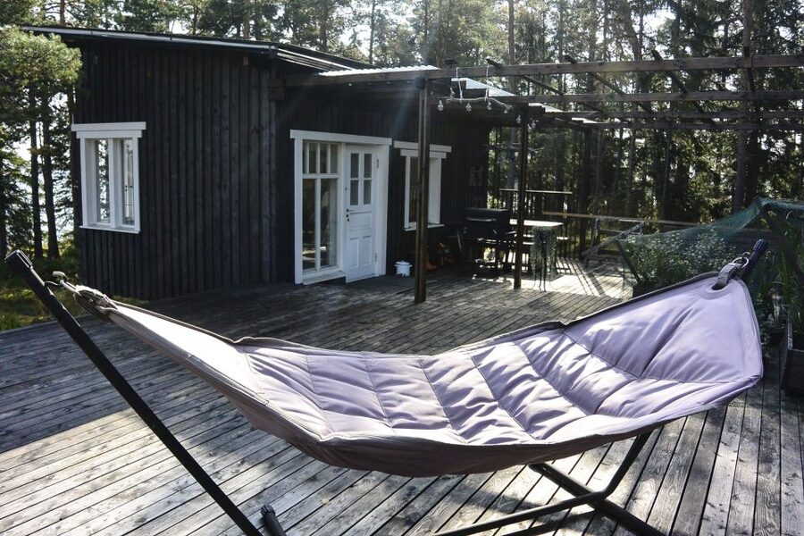 Helsinki: RIB Tour to Local's Cottage with BBQ and Sauna - Who will enjoy this most?