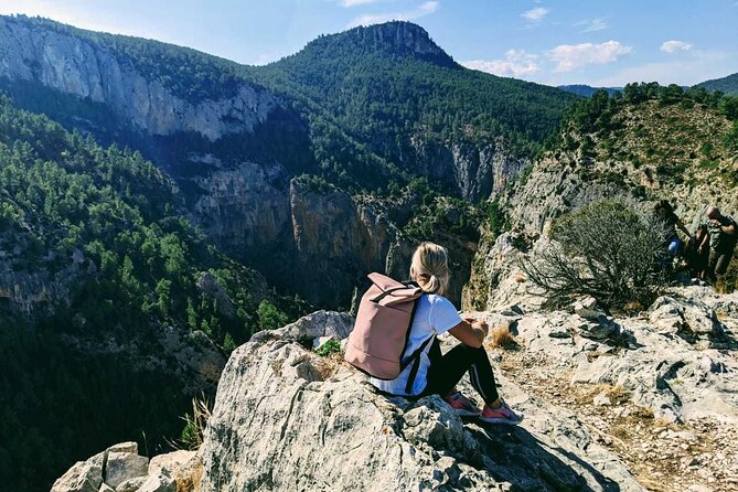 Hiking in Montanejos and swim in Thermal Springs - OFFICIAL GUIDE - Crossing the Ravine and Stopping for Lunch