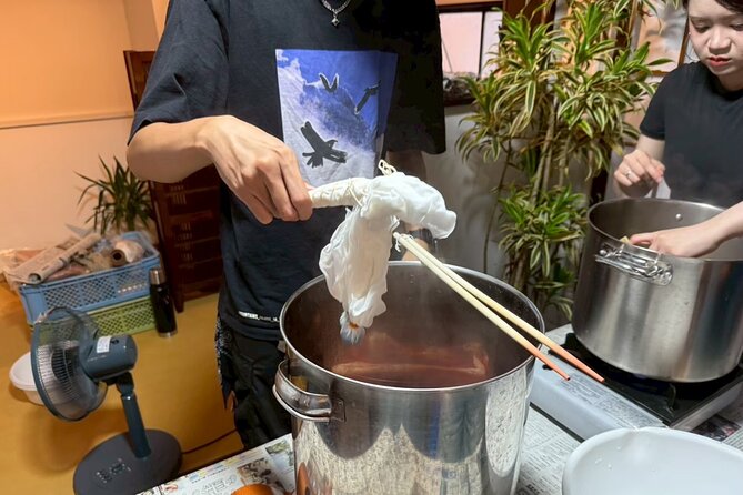 Hot Spring Dyeing Workshop in Beppu - The colour reactions are the real attraction
