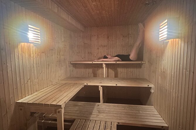 Icebathing and Sauna, Forest Hike and Fireplace Lunch - Private - Learning the Swedish sauna routine