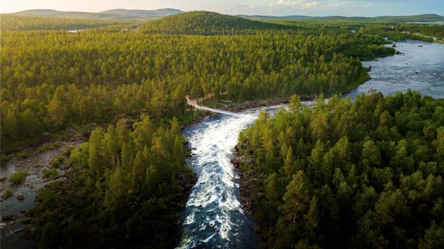 Inari: Finnish Sauna and Jacuzzi Experience - A riverside sauna with a distinctly Finnish feel