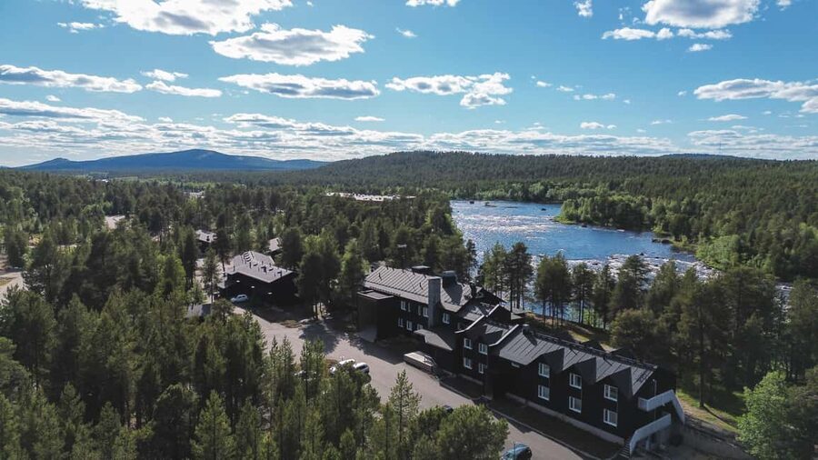 Inari: Finnish Sauna and Jacuzzi Experience - Stepping onto the terrace and into the Jacuzzi