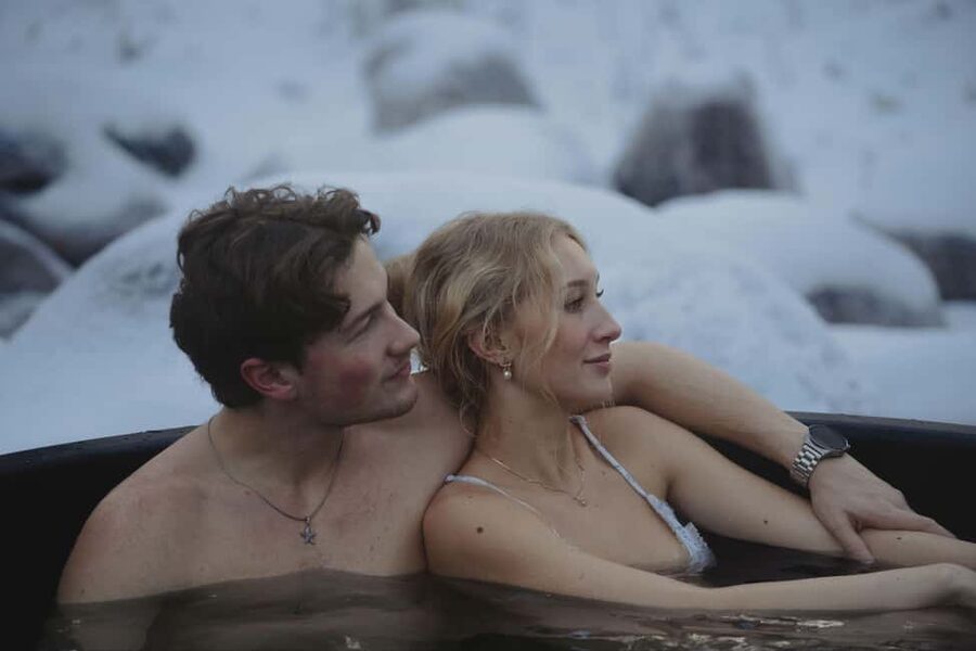 Invisible Arctic Forest Spa: Panorama sauna and hot tubs - Moving between sauna heat and outdoor water