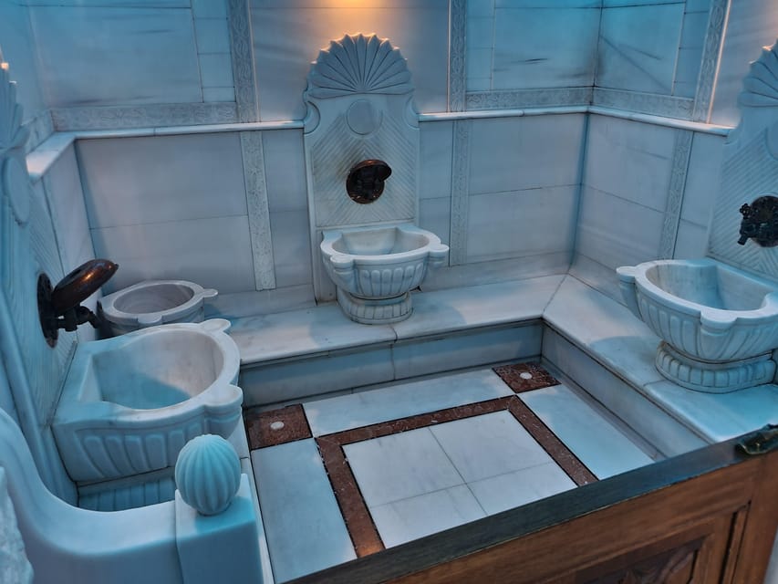 Istanbul: Acemoglu Historical Hammam Entry Ticket - Acemoglu Hammam and the old-city setting