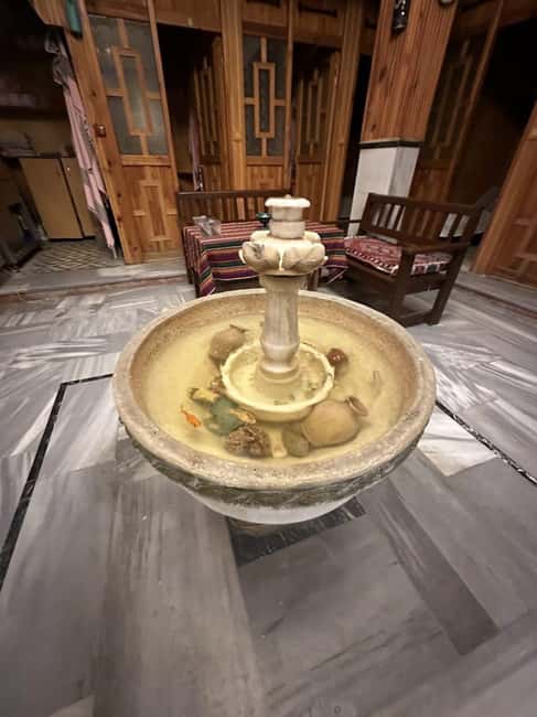 Istanbul: Historic Sifa Turkish Bath in Sultanahmet Square - Step one: 30 minutes in the warm marble room