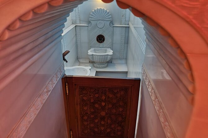 Istanbul : Historical Turkish Bath Experience in Old City - Finding the entrance and handling the timing