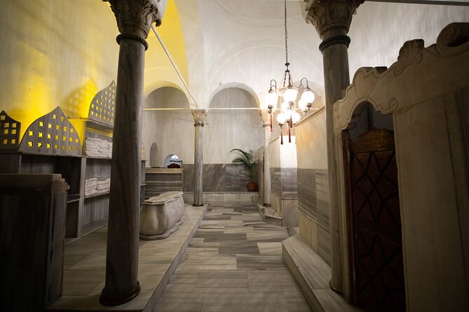 Istanbul Old City: Ottoman Hamam Experience with Foam Massage - The hot room and the marble gobektasi