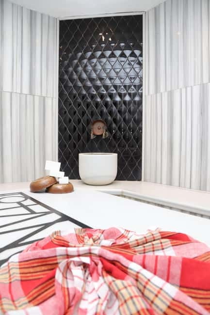 Istanbul: Traditional Turkish Bath with Foam and Oil Massage - A traditional hammam with a modern spa setup