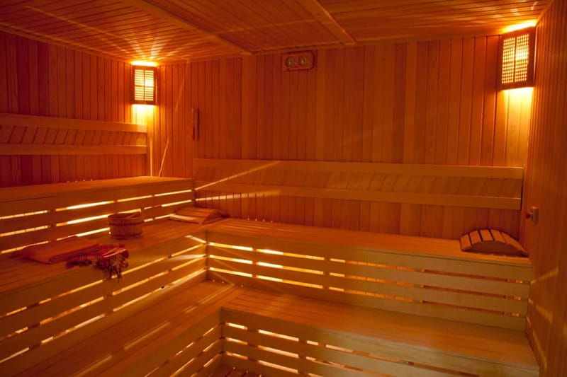 Istanbul: Traditional Turkish Bath with Foam and Oil Massage - Steam, menthol, and sauna before the scrub