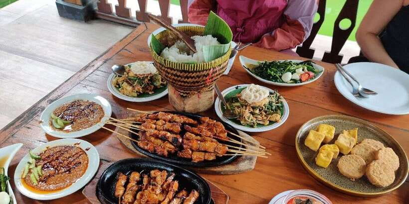 Jakarta: Volcano, Tea/Rice Fields, Hot Spring, Local Food - Rice fields where farming is still the main story