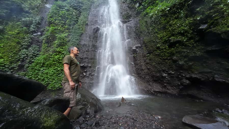 Jakarta: Waterfalls, Volcano, White Crater, Tea, Hot Spring - Tea plantations and hot springs