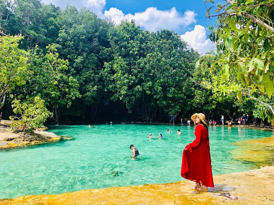 Krabi: Klongtom Hot Spring, Emerald Pool and Tiger Cave Tour - Lunch near the jungle at midday