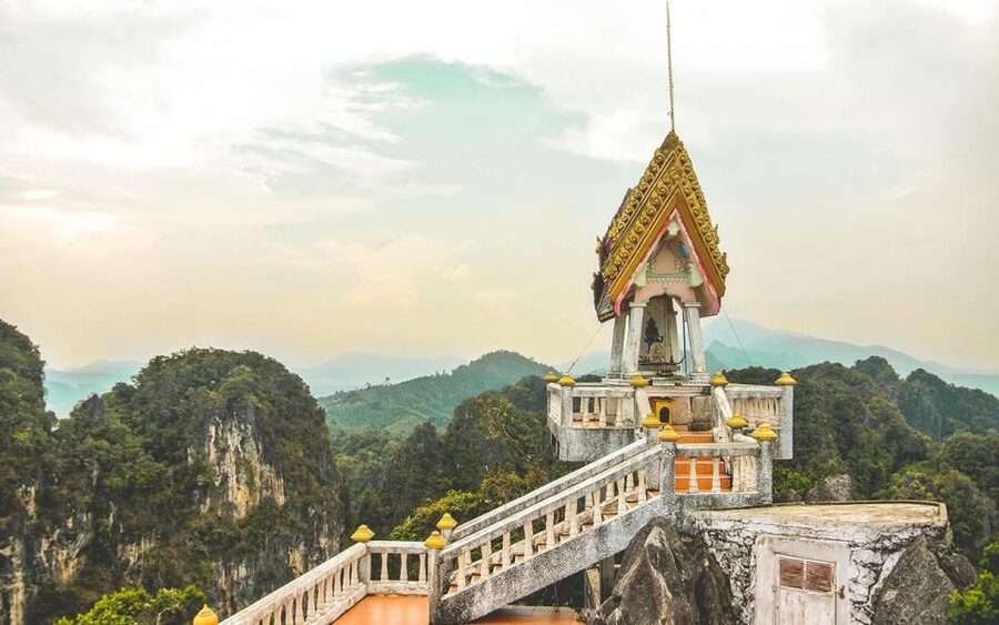 Krabi: Tiger Cave, Hot Springs and Emerald Pool Jungle Tour - Tiger Cave Temple and the 1,260-step test