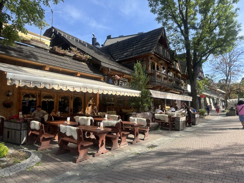 Krakow: Zakopane and Chochołowskie Bath Full Day Trip - Chochołów and the wooden highlander tradition