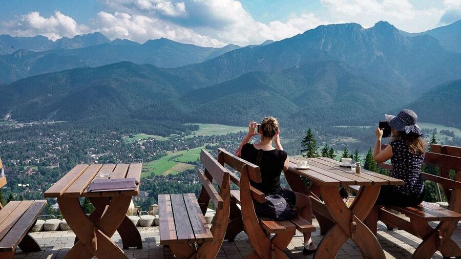 Krakow: Zakopane Cable Car, Spirits, Tasting & Thermal Baths - Guides, group size, and the ride home