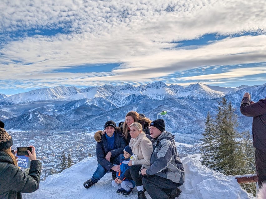 Krakow: Zakopane Cable Car, Vodka, Cheese & Hot Springs Tour - Chochołów’s wooden homes and the first taste