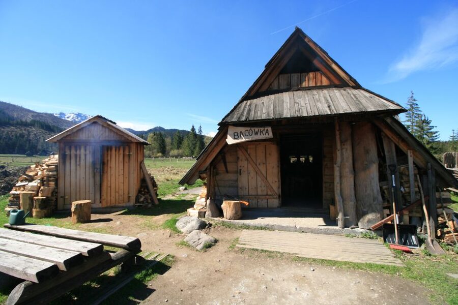 Krakow: Zakopane Day Tour with Optional Thermal Baths - Chochołów and the old wooden houses
