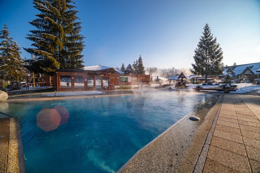 Krakow: Zakopane, Thermal Baths and Gorce Park Treetop Walk - Local cheese and drinks at the mountain center