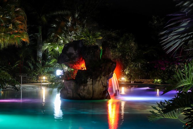 La Fortuna: Mineral Hot Springs Full Day Ticket - Arenal Volcano views and the tropical setting