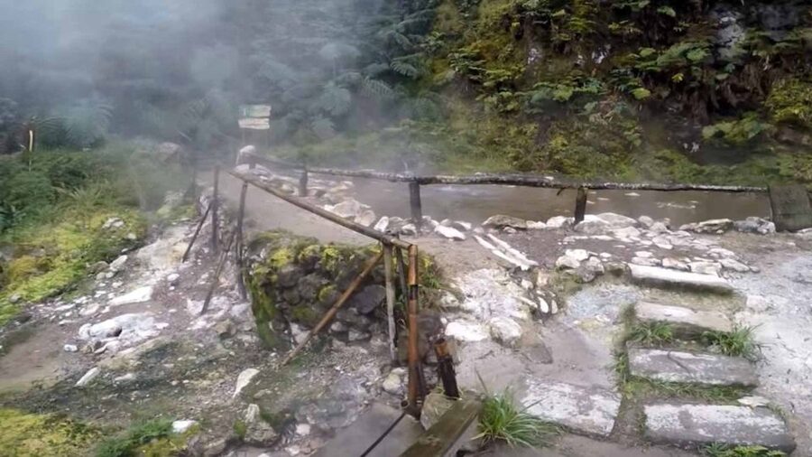 Lagoa do Fogo: Biologist-guided Volcano e-Tour +Hot Springs - How weather changes your day