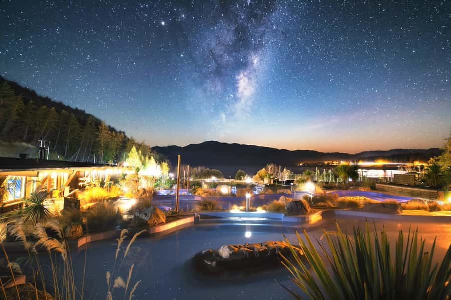 Lake Tekapo: 1.5-Hour Hot Pools & Stargazing Experience - Weather, clouds, and the indoor backup