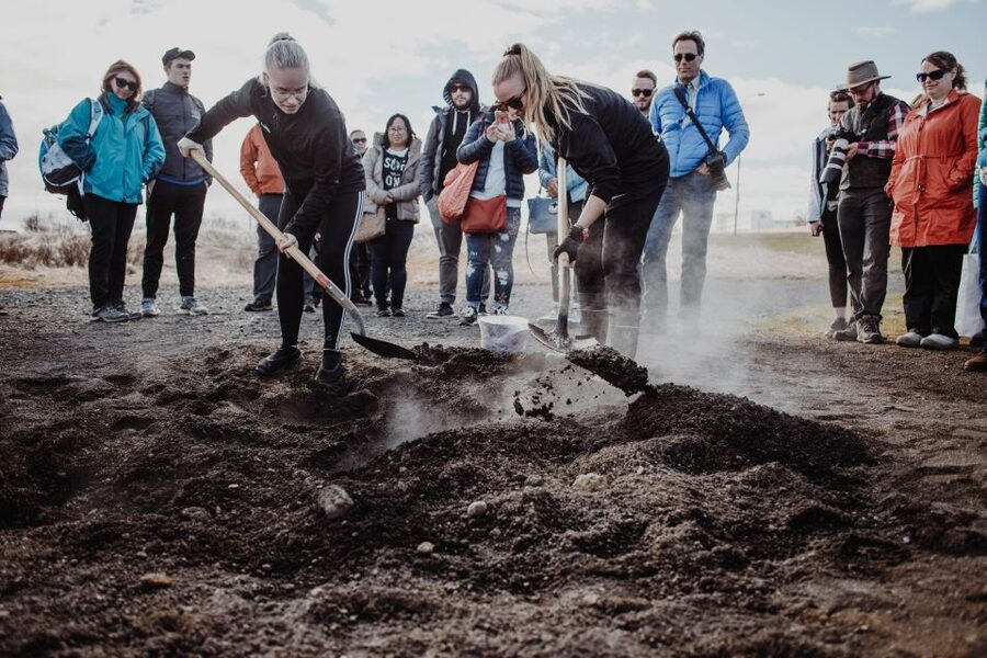 Laugarvatn Fontana: Geothermal Bread-Baking Experience - Why geothermal bread belongs on your Golden Circle day