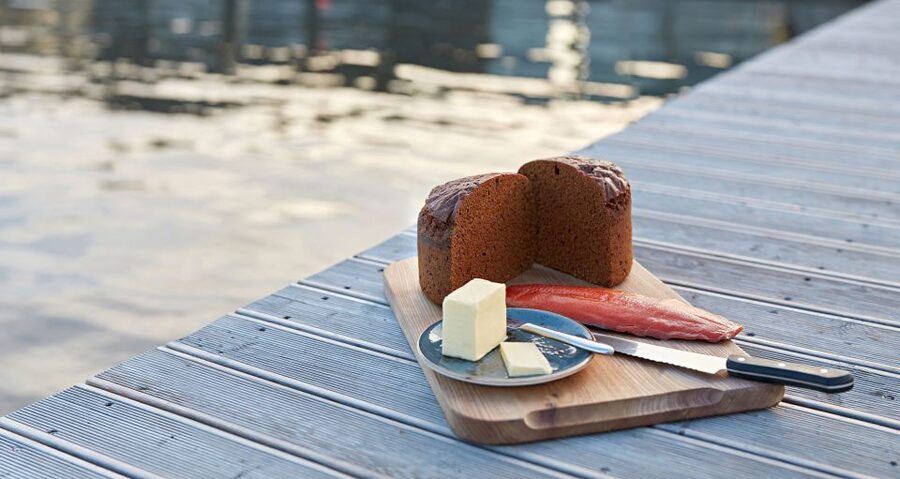 Laugarvatn Fontana: Geothermal Bread-Baking Experience - Adding the Fontana geothermal baths