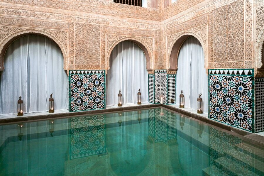 Malaga: Hammam Al Ándalus Entry Ticket with Massage - The setting: more than a swimming pool