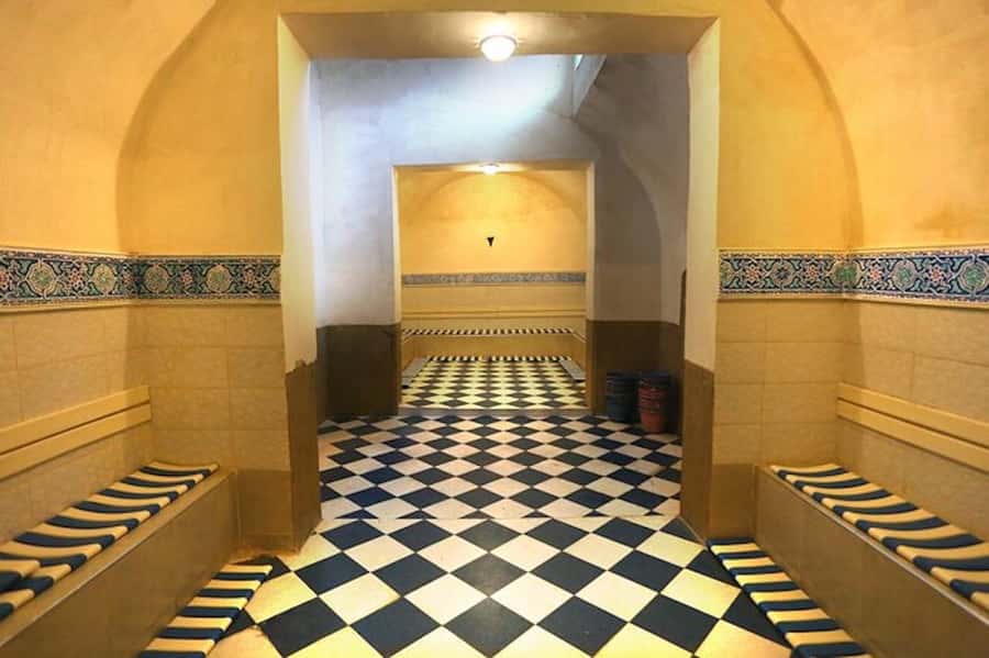 Marrakech: Authentic Moroccan Hammam Experience in Mouassine - The setting: historic, hot, and very basic