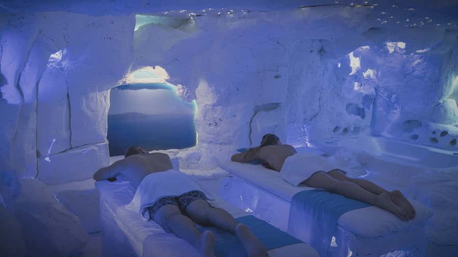 Medellín: Spa Experience with Dinner, Massage and Sauna - Dinner and the live fire show