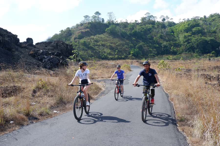 Mount Batur: Black Lava Cycling Tour w/ Natural Hot Spring - Getting to Bungklambu and the Mt. Batur Lounge