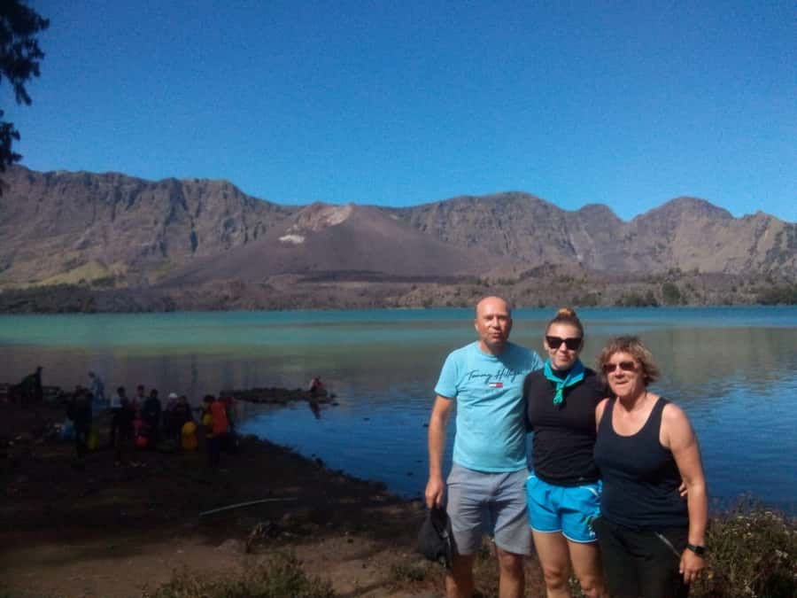 mount rinjani 3D/2N summit,lake.hot spring and crater rim - What to pack for the cold, dark, and wet sections