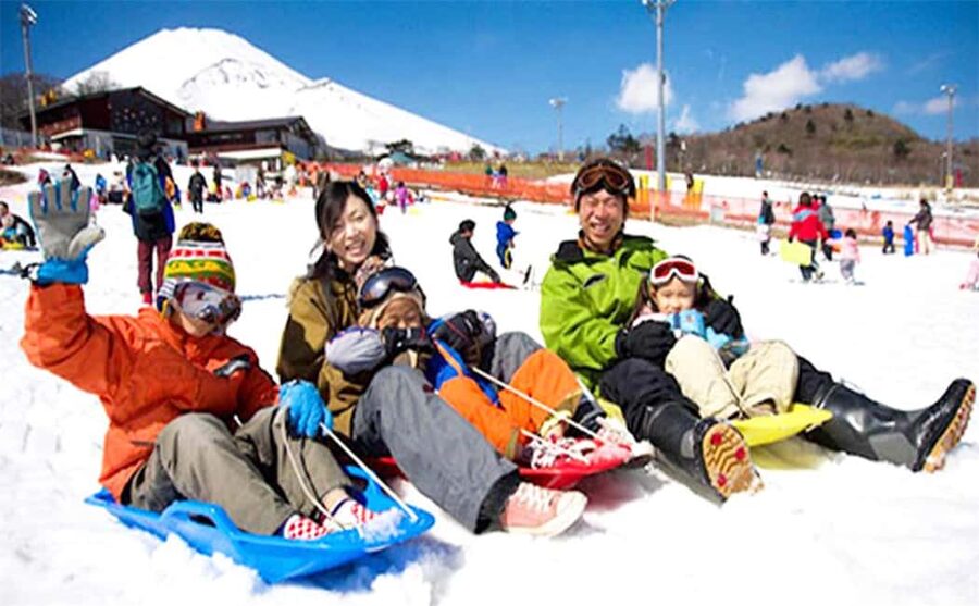 Mt. Fuji Skiing Experience- YETI Ski Resort & Onsen Day Trip - Guides, languages, and the shared-bus setup
