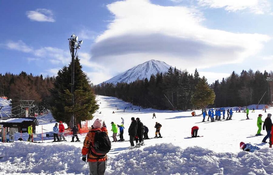 Mt. Fuji Skiing Experience- YETI Ski Resort & Onsen Day Trip - Meeting at Tokyo Station before sunrise