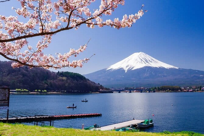 Mt. Fuji Tours to Lake Kawaguchi and Yamanaka Onsen English Guide - Why this Mount Fuji day trip works