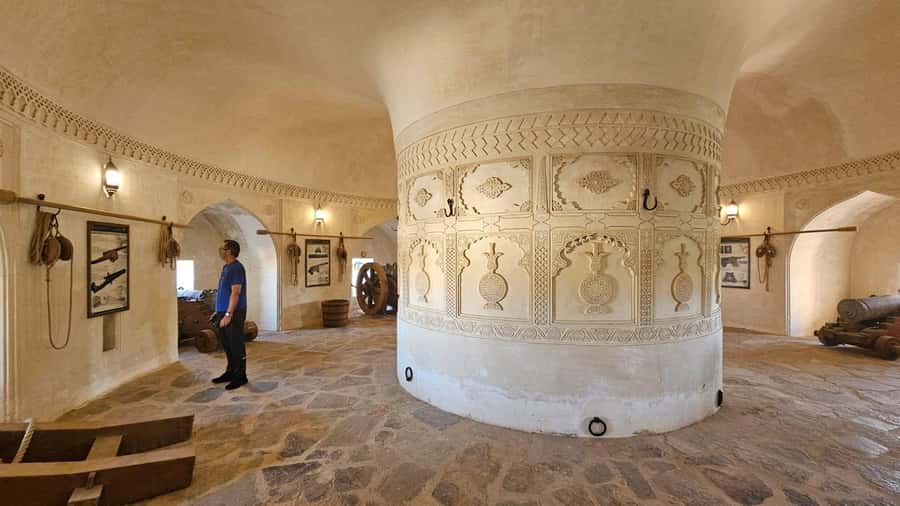 Muscat: full day tour to Nakhal, Rustaq and hot springs - Rustaq, an old capital with palms and springs
