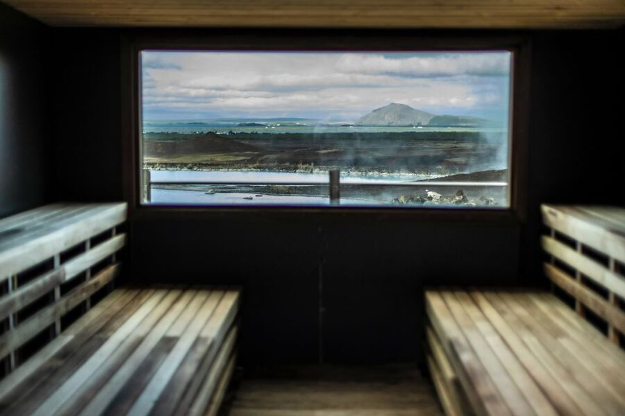 Mývatn: Myvatn Nature Baths Admission Ticket - Arriving at the reception and changing rooms
