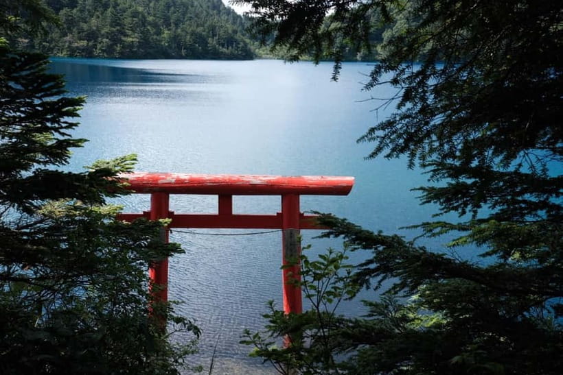 Nagano UNESCO Park: Emerald Acid Lake & Ghibli Onsen Town - Reaching the emerald waters of Onuma Pond