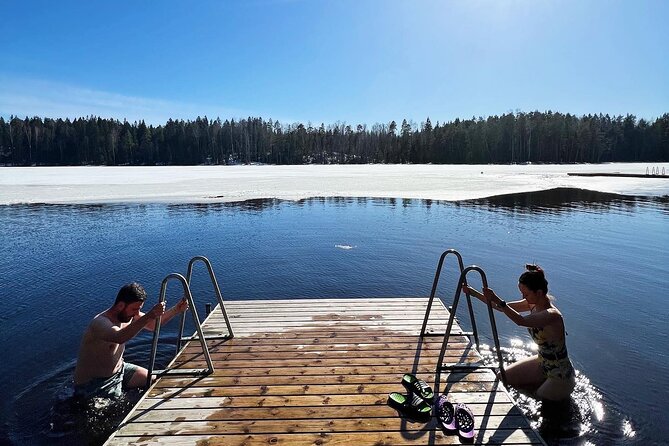 National Park Hike & Finnish Smoke Sauna Experience with Campfire Lunch - From Kiasma to the Finnish forest
