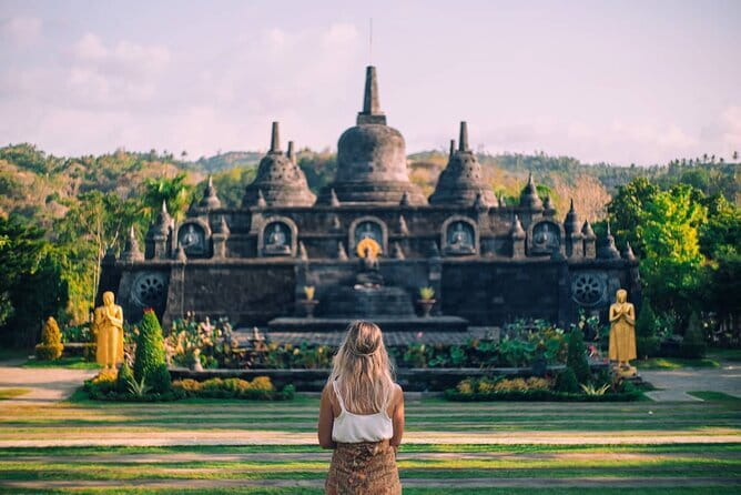 North Bali highlights: Buddhist temple, Waterfall & hot spring - Ulun Danu Temple closes the day with Bali’s classic view