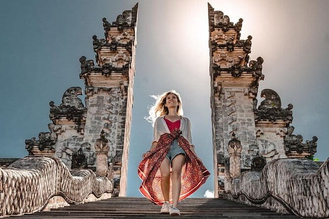 North Bali highlights: Buddhist temple, Waterfall & hot spring - What the private vehicle adds to a long day