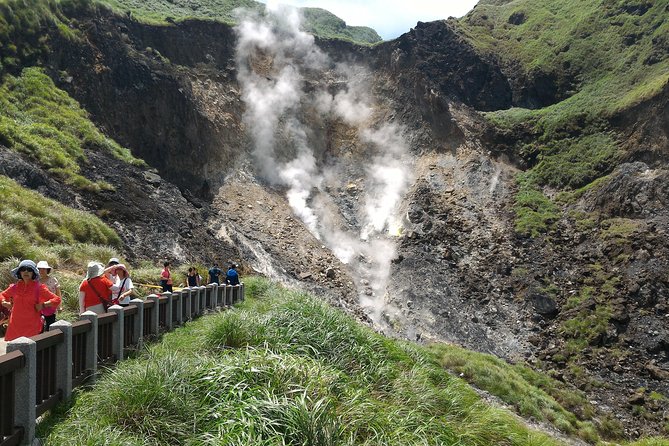 One-day Yangmingshan NP Beitou Hot Spring Park and Tamsui Tour Package - What private transport adds to the day