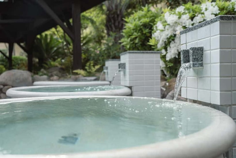 Osaka: Tennen Onsen Naniwa-no-Yu, the famous hot spring spa - An 8th-floor hot spring above Osaka