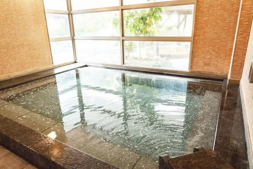 Osaka: Tennen Onsen Naniwa-no-Yu, the famous hot spring spa - Towels, toiletries, and massage options