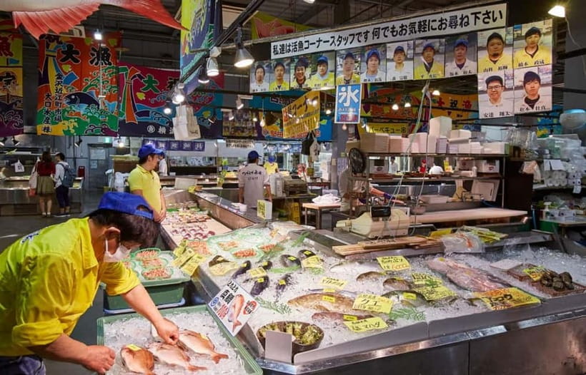 Osaka: Wakayama Cat Train, Seafood market, Hot Springs Tour - Toretore Onsen and the choice to soak