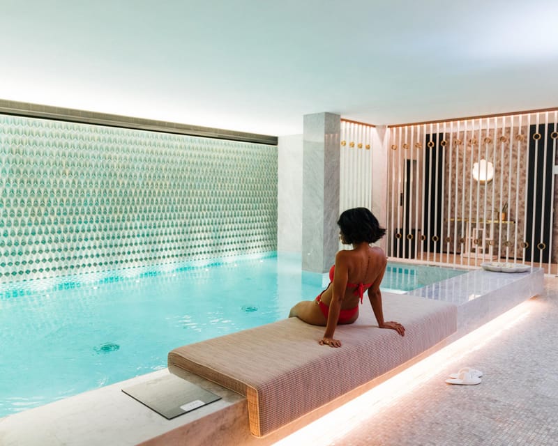 Porto: Relaxing by the pool, sauna and steam room - A quiet break in central Porto