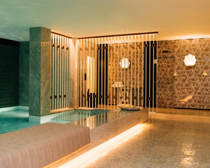 Porto: Relaxing by the pool, sauna and steam room - The heated indoor pool