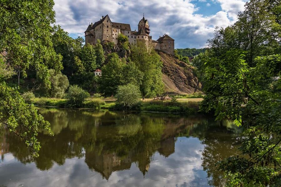 Prague: Karlovy Vary & Loket Tour with Hot Springs & Castle - Karlovy Vary’s colonnades and mineral springs