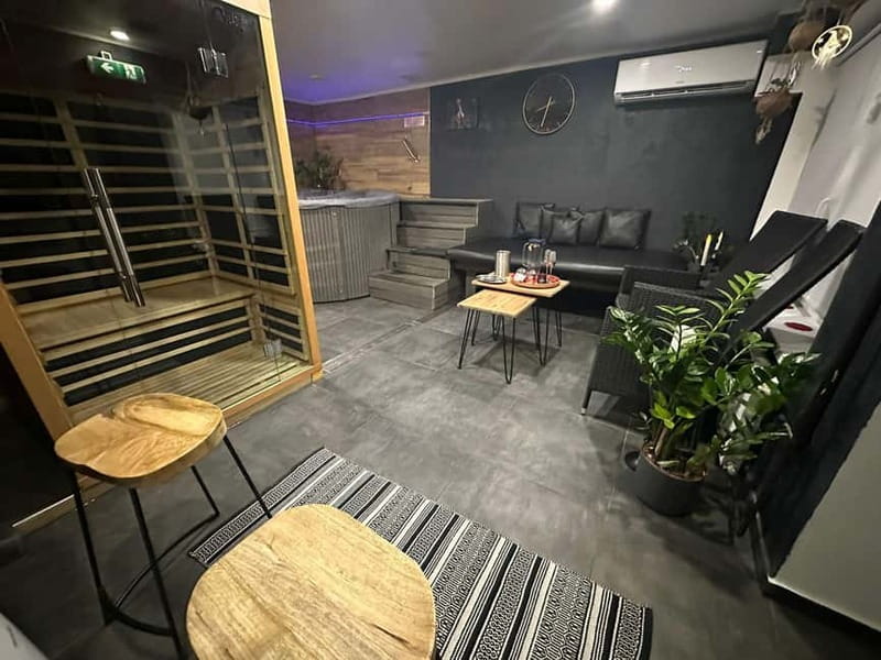 Prague: Modern Private Spa with Jacuzzi and/or Sauna - A private spa instead of a public wellness center