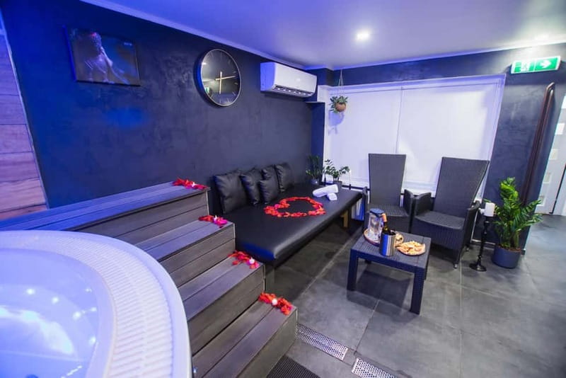 Prague: Modern Private Spa with Jacuzzi and/or Sauna - Choosing between the Black, Gold, and Green Zones